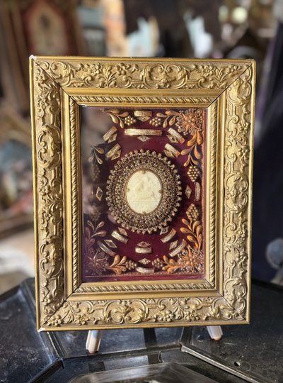 Paperolles con quattordici reliquie e sigilli episcopali - Circa 1910  
