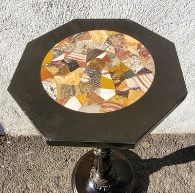 Hocker mit Intarsienplatte aus Hartstein, 19. Jahrhundert