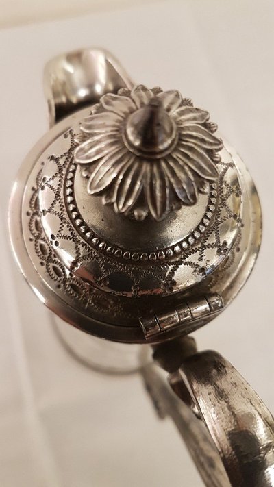 Brocca di cristallo incisa del XIX secolo con montatura in argento