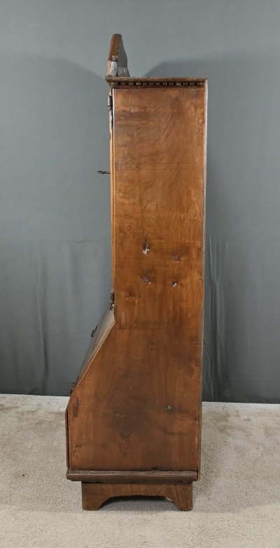 Mobiletto portaoggetti in noce – XVIII secolo