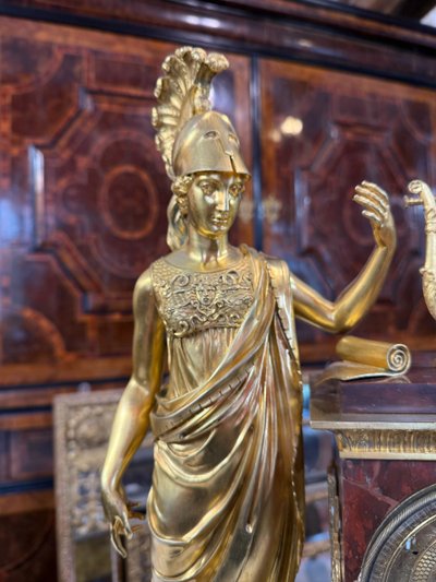 EMPIRE-UHR MIT DEKOR EINER BEHELMTEN MINERVA 