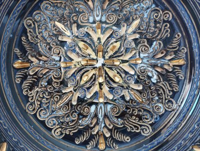 Piatto in ceramica smaltata con decorazione incisa degli anni '40 di Louis Waem "Maestro di Nimy"
