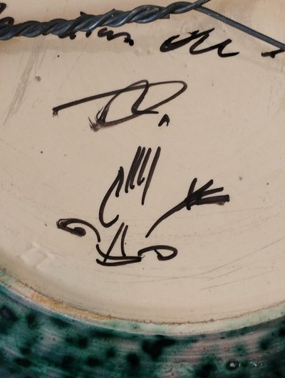 Piatto in ceramica smaltata con decorazione incisa degli anni '40 di Louis Waem "Maestro di Nimy"