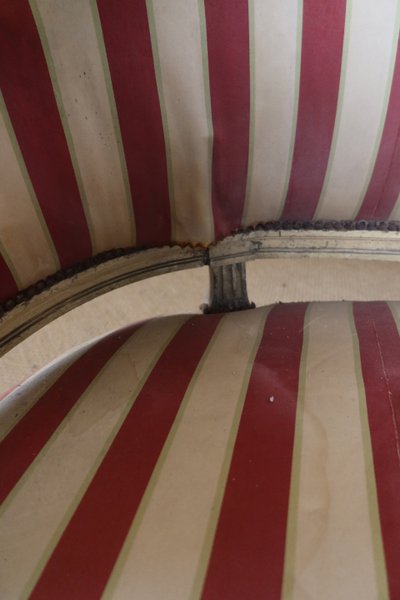 Grande divano in stile Luigi XVI