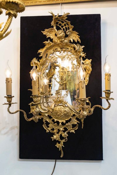 Une paire de miroirs d'appliques en bronze doré, fin XIXème siècle 