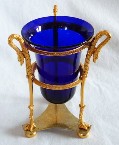Empire period Athenian vase, gilded bronze and blue crystal, swan neck decoration