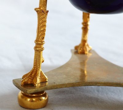 Empire period Athenian vase, gilded bronze and blue crystal, swan neck decoration