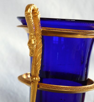 Empire period Athenian vase, gilded bronze and blue crystal, swan neck decoration