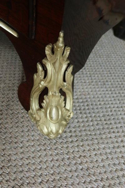 Commode tombeau à la régence époque XVIIIème siècle