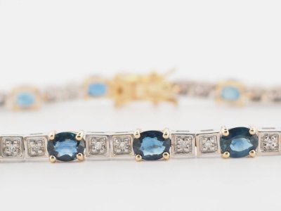 Bracciale flessibile in oro bicolore, zaffiri e diamanti