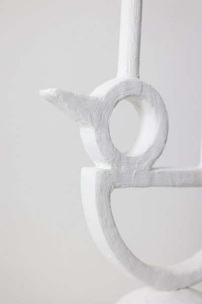 Lampada in gesso “cui-cui”. Piccola serie di opere di un artista francese. Codice articolo: LS6253611ALS6253611A