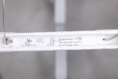 Lampadario rettangolare in gesso con decorazione a forma di uccello. Codice articolo: LS62652409P