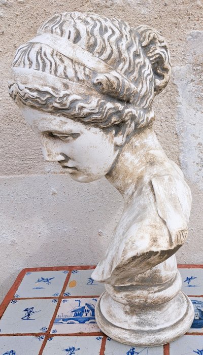 Busto neoclassico in gesso raffigurante una dea, inizio XX secolo