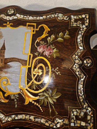 Petite Table Guéridon à Deux Plateaux Burgautés - à Décor Romantique  -  époque Napoléon III.