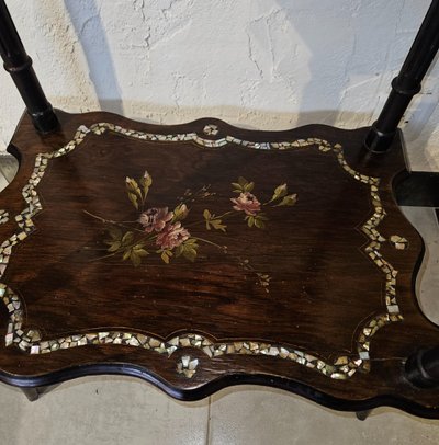 Petite Table Guéridon à Deux Plateaux Burgautés - à Décor Romantique  -  époque Napoléon III.