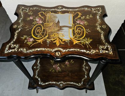 Petite Table Guéridon à Deux Plateaux Burgautés - à Décor Romantique  -  époque Napoléon III.
