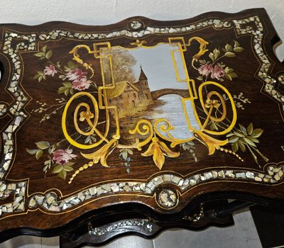 Petite Table Guéridon à Deux Plateaux Burgautés - à Décor Romantique  -  époque Napoléon III.