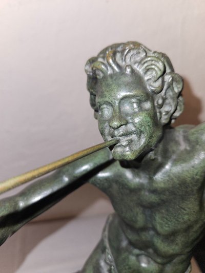 Scultura in bronzo raffigurante Bacco che danza e suona il flauto - XIX secolo -