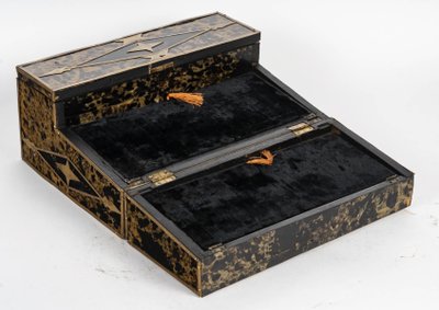 Segretaria da viaggio in intarsio boulle e guscio di tartaruga, fine XIX secolo