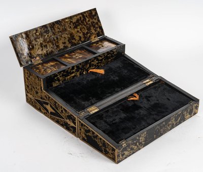 Segretaria da viaggio in intarsio boulle e guscio di tartaruga, fine XIX secolo