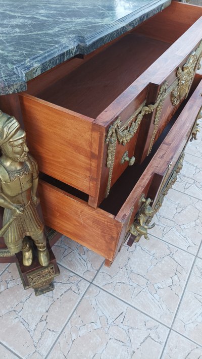 Commode Louis XVI style Jean-Henry Riesener en hêtre bronze et marbre 20ème