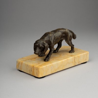 Piccolo bronzo raffigurante un cane da caccia, XIX secolo