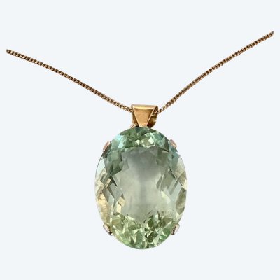 Pendentif Orné d'Un Important Béryl Héliodore, Chaîne En Or Jaune 18 Carats.