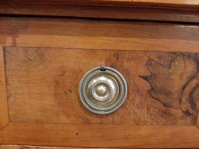 Très belle Commode Style Louis XVI en Ronce de Noyer et Merisier - Période fin XVIII ème