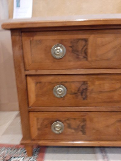 Très belle Commode Style Louis XVI en Ronce de Noyer et Merisier - Période fin XVIII ème