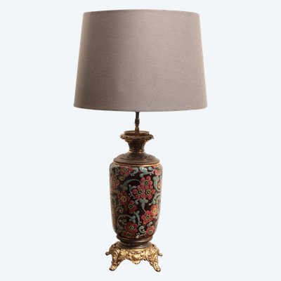 Lampada in terracotta con motivi floreali, struttura in bronzo e ottone, inizio XX secolo