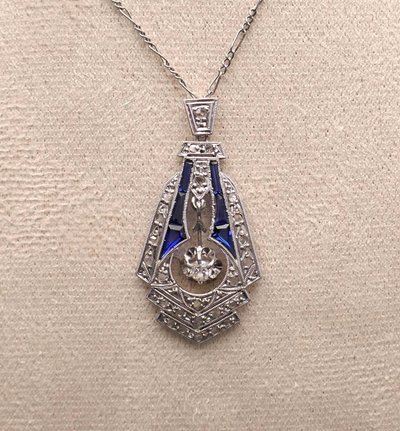 Important Art Deco Pendant with Calibrated Diamonds and Sapphires.
