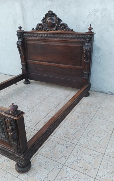 Lit Renaissance en noyer 19ème