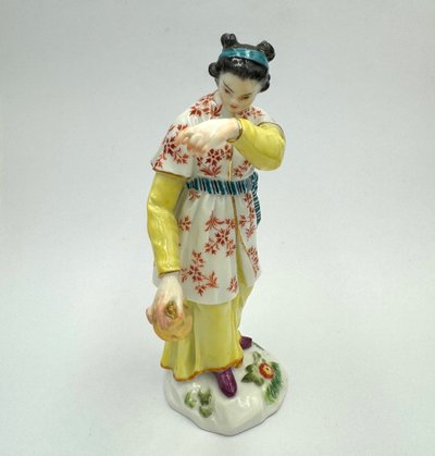 Meissen - Japanerin mit Glocke