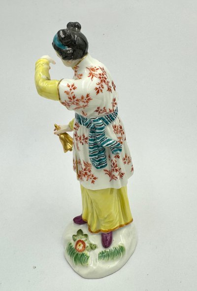 Meissen - Japanerin mit Glocke