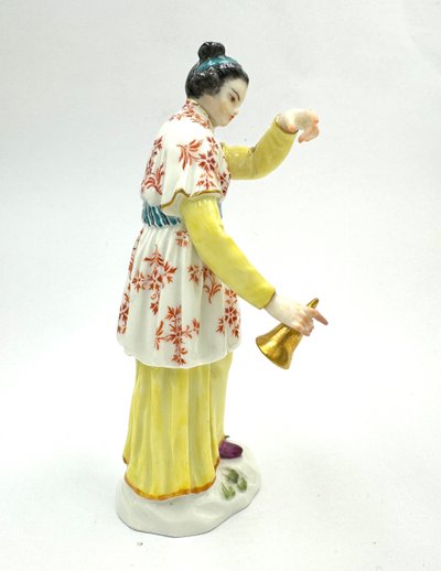 Meissen - Japanerin mit Glocke
