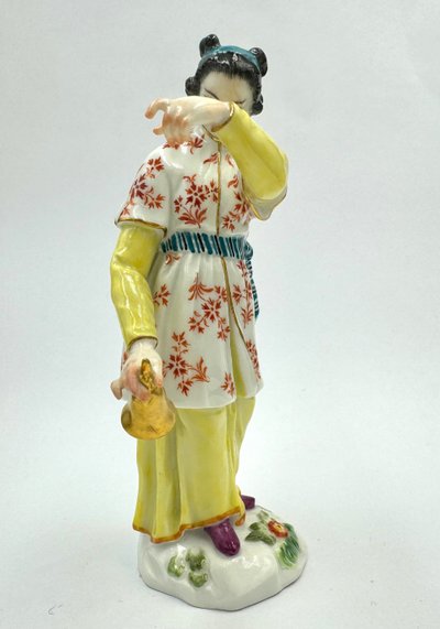 Meissen - Japanerin mit Glocke
