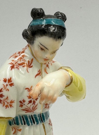 Meissen - Japanerin mit Glocke