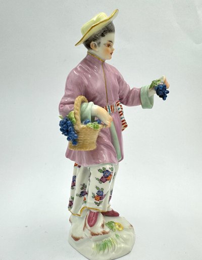 Meissen - Donna giapponese con cesto d'uva