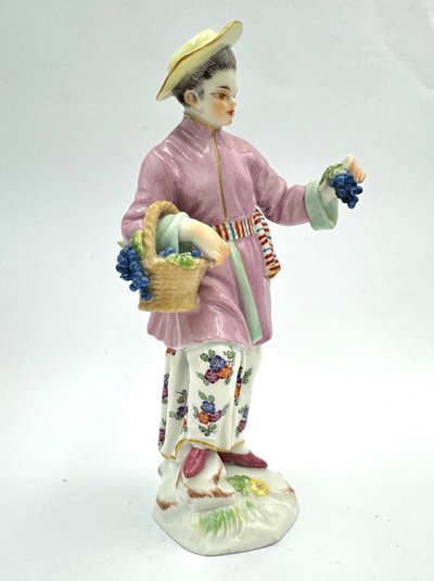 Meissen - Donna giapponese con cesto d'uva
