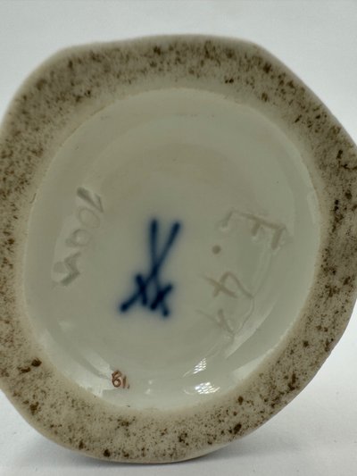 Meissen - Donna giapponese con cesto d'uva