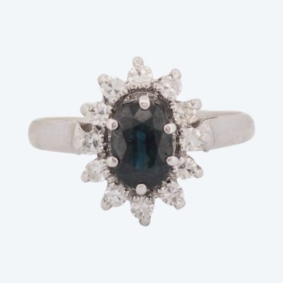 Anello Daisy in oro bianco, zaffiro ovale e diamanti