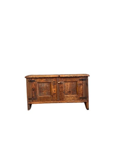 Buffet-coffre en sapin 1800