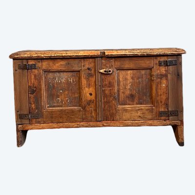 Buffet-coffre en sapin 1800