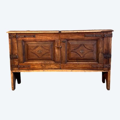 Commode-buffet en noyer 1700