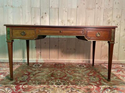 Bureau plat de style Louis XVI 