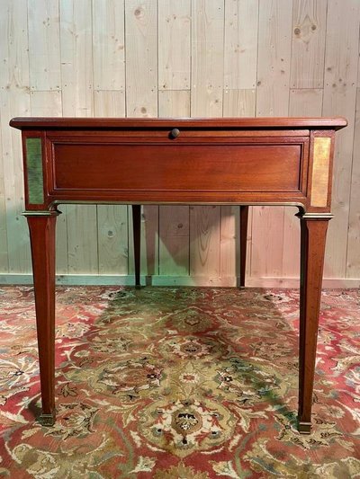 Bureau plat de style Louis XVI 