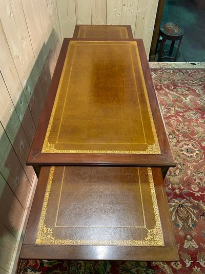 Bureau plat de style Louis XVI 