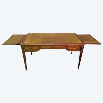 Bureau plat de style Louis XVI 