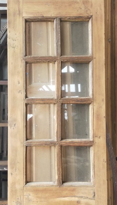 Portes anciennes vitrées étroites