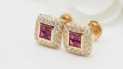 Boucles d'oreilles de luxe en or jaune, rubis et diamants